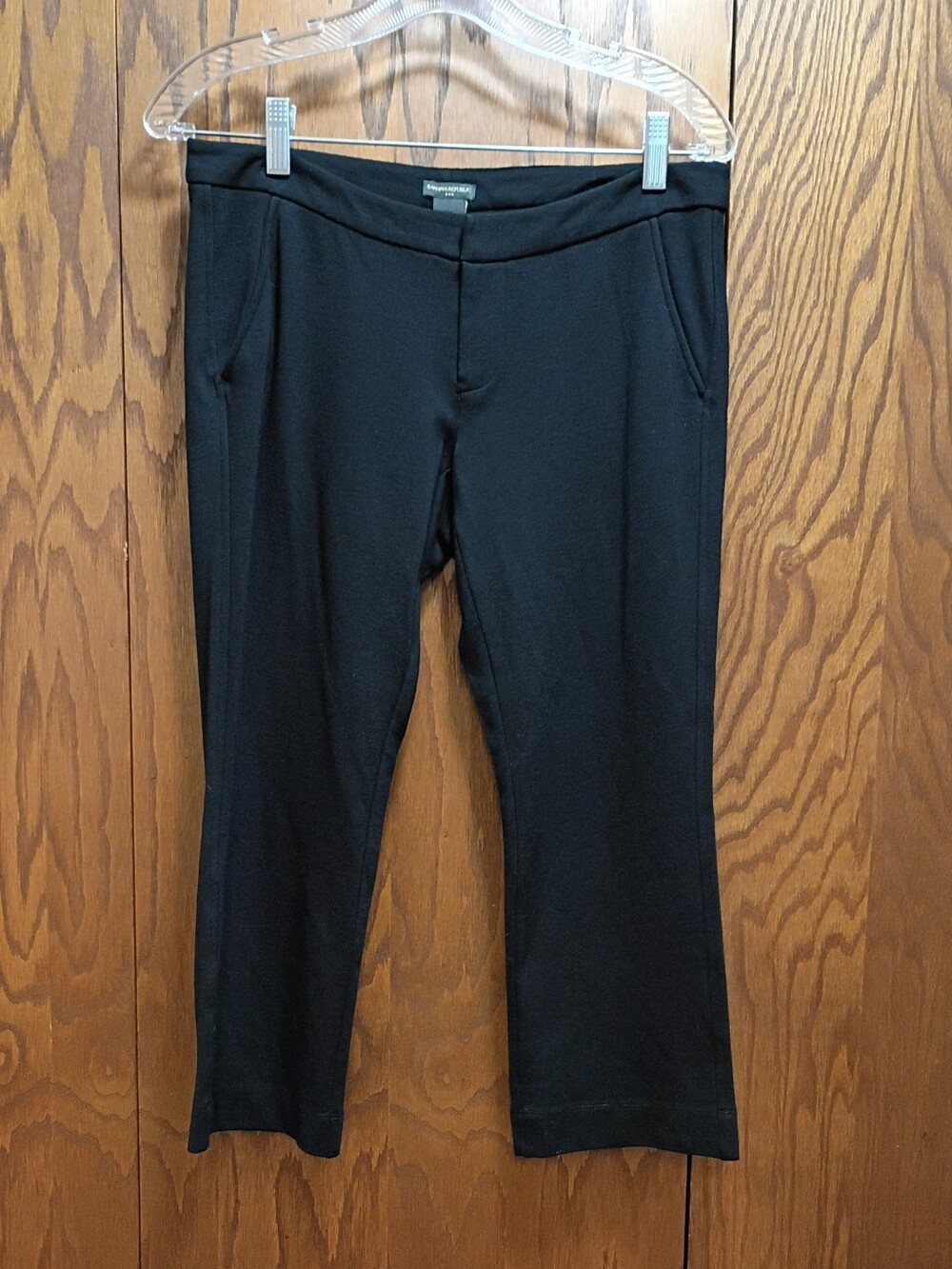 Banana Republic Black Womans Stretch Pull-On Capris.